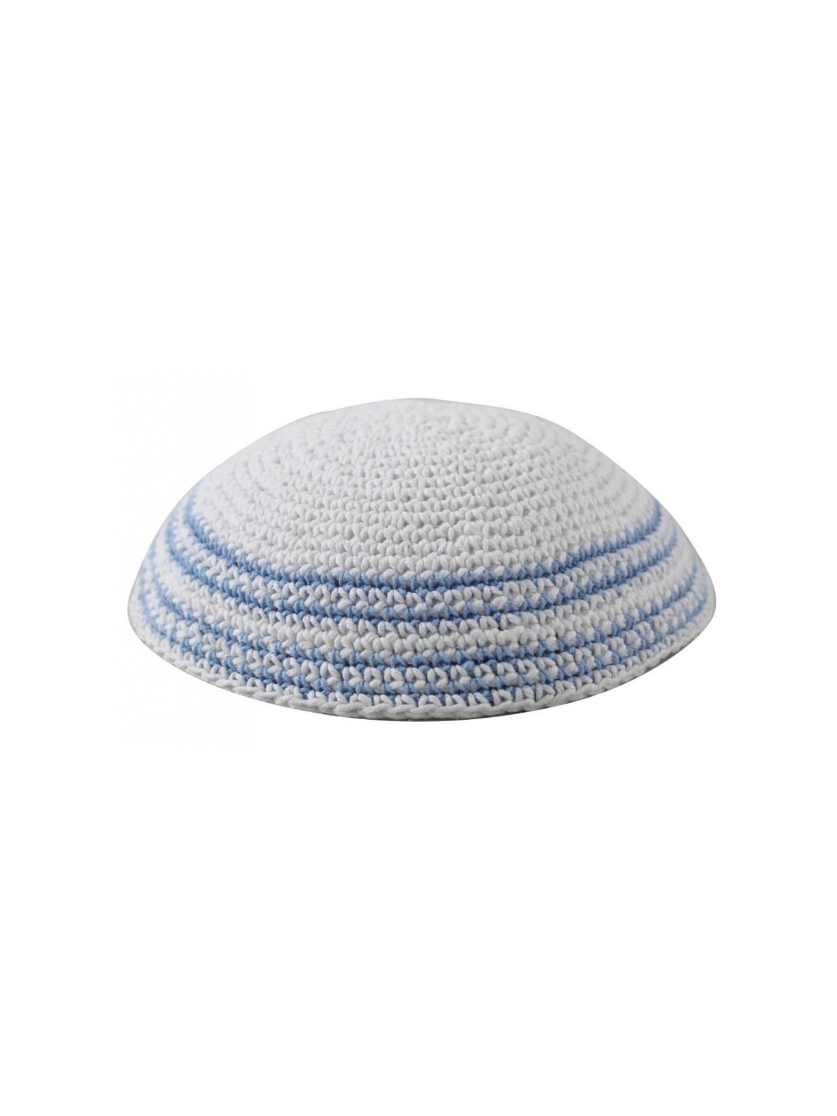 כיפה סרוגה לבנה עם פסים תכלת סביב... | כיפה סרוגה